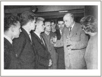 К. Крапіва гутарыць са студэнтамі БДУ імя У.І.Леніна (1962)